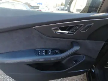 AUDI RS Q8 4.0 TFSI quattro PANO MATRIX STANDHZG AHK