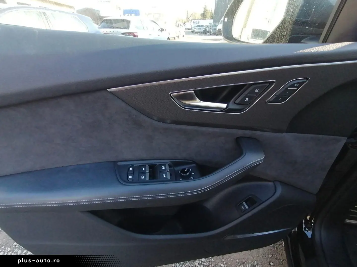 AUDI RS Q8 4.0 TFSI quattro PANO MATRIX STANDHZG AHK