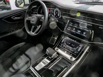 AUDI Q8 55 TFSI quattro S line Panorama AirSus B&O