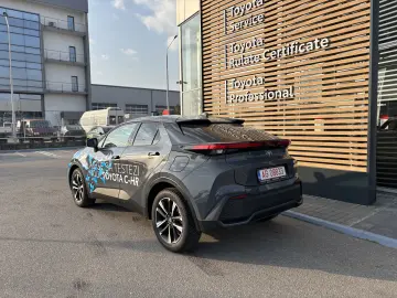 TOYOTA C-HR DYNAMIC 2.0 FWD HEV