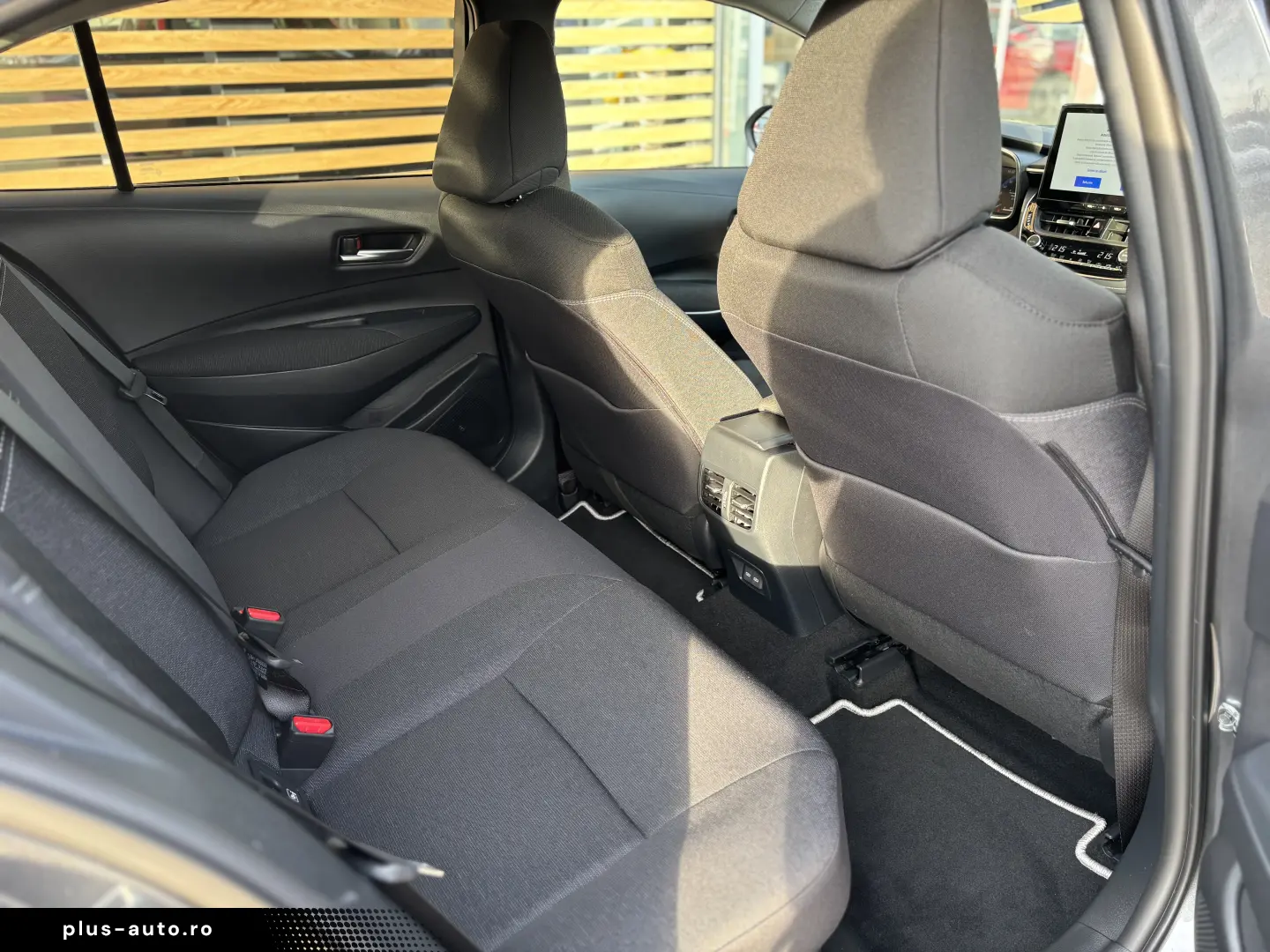 TOYOTA COROLLA SEDAN DYNAMIC 1.8 HEV