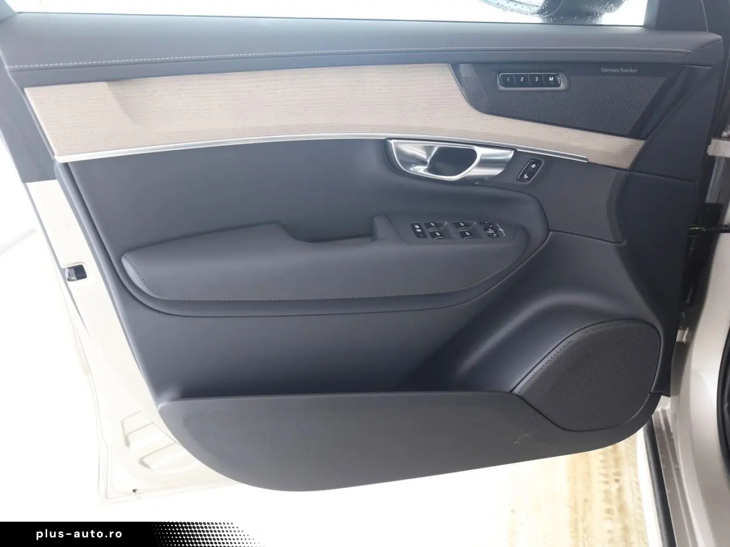 VOLVO XC90 T8 Plus Dark Plug-In Hybrid LuftFw  SD 360