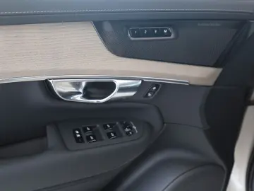 VOLVO XC90 T8 Plus Dark Plug-In Hybrid LuftFw  SD 360