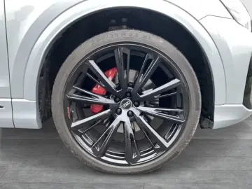 Audi Q8 50 TDI quattro S-LINE AHK B&O HUD PANO