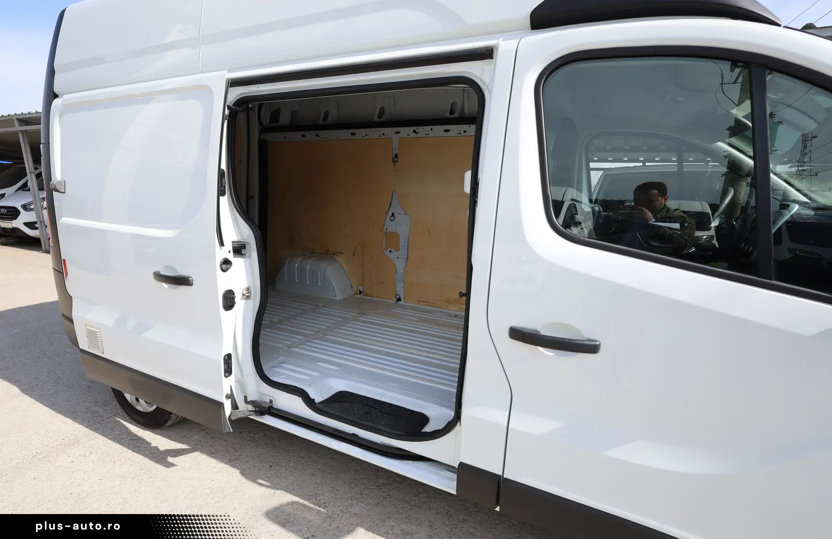 Renault Trafic L2H2 2.0D 145CP