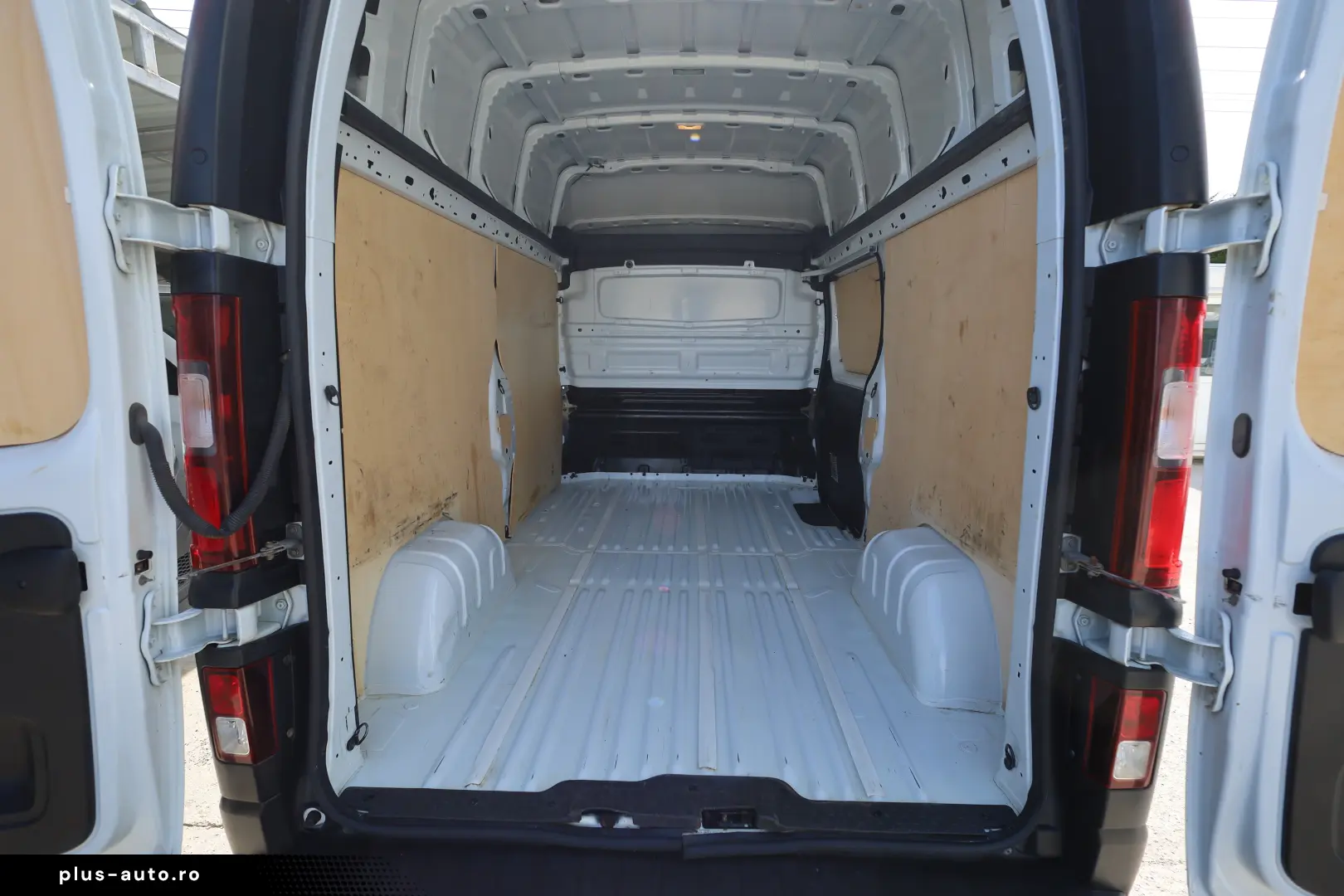 Renault Trafic L2H2 2.0D 145CP