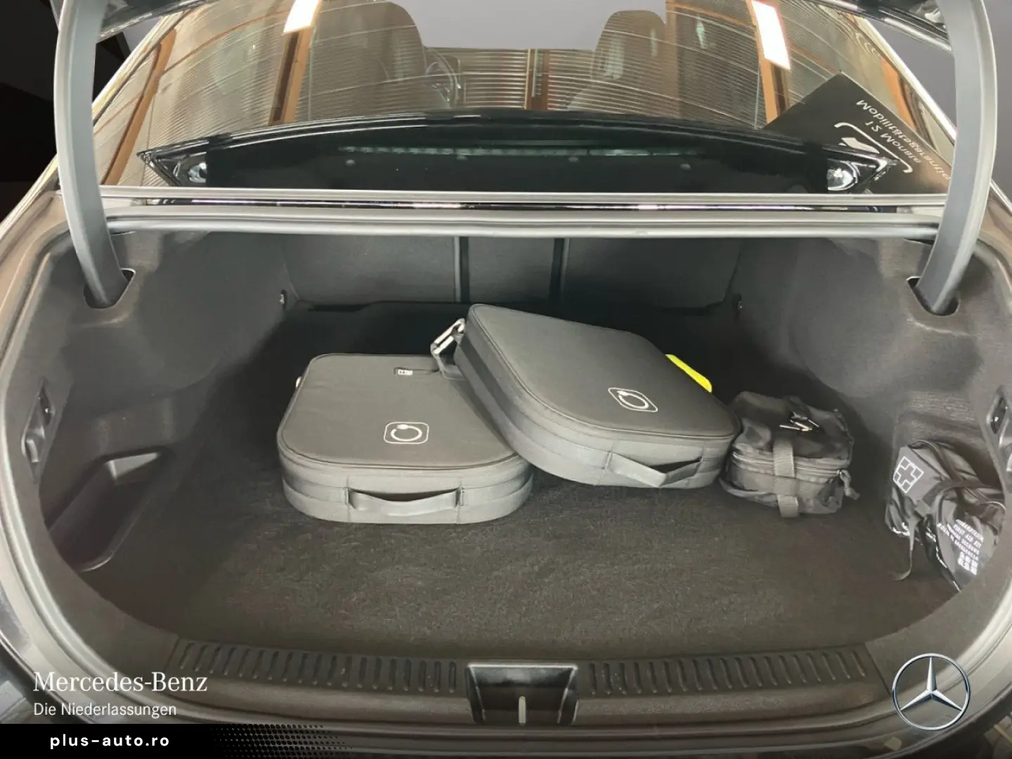 MERCEDES-BENZ E 300 e AMG Advanced Night Burmester4D KeylGo