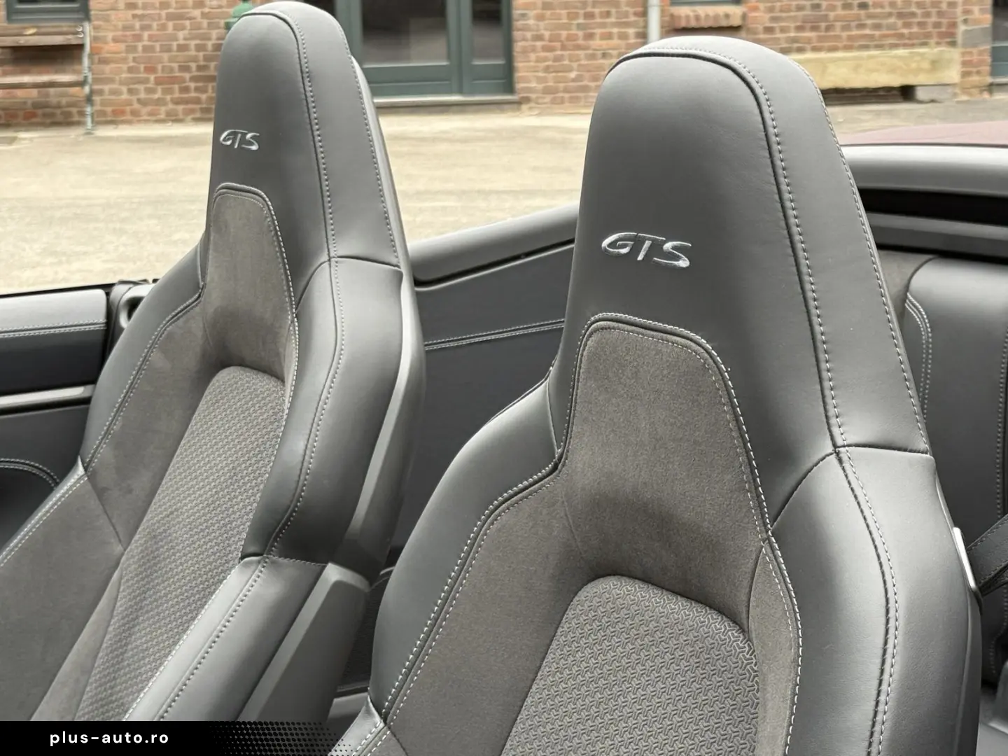 PORSCHE 992 911 Carrera 4 GTS T-Hybrid Cabriolet INNODRI