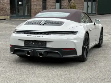 PORSCHE 992 911 Carrera 4 GTS T-Hybrid Cabriolet INNODRI