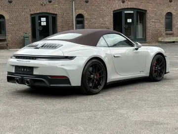 PORSCHE 992 911 Carrera 4 GTS T-Hybrid Cabriolet INNODRI