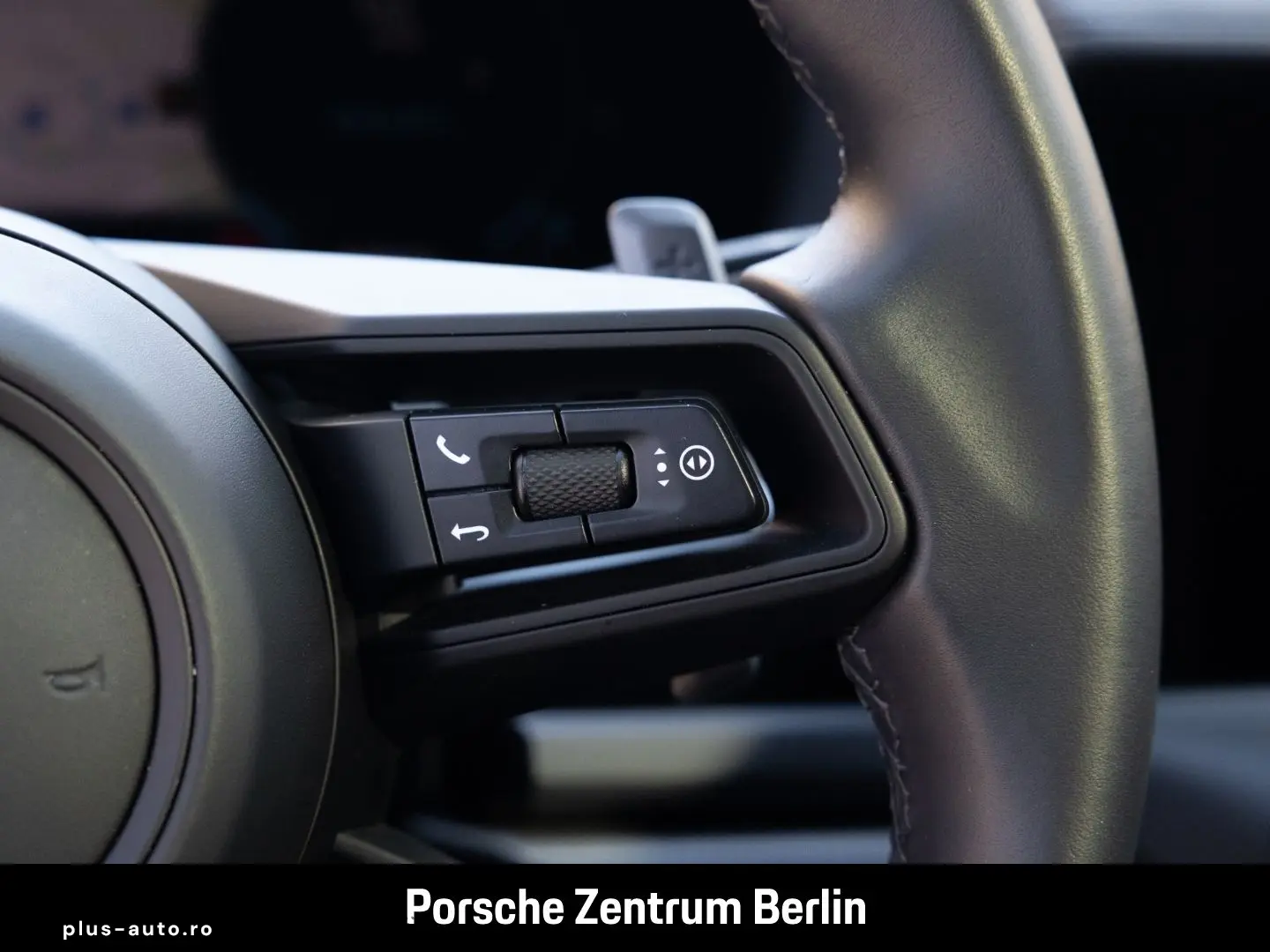 PORSCHE Panamera 4 Surround-View LED-Matrix Panoramadach