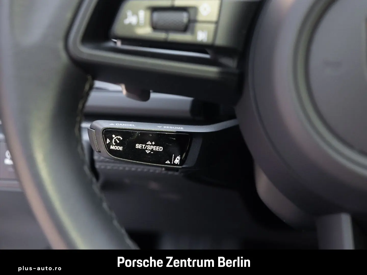 PORSCHE Panamera 4 Surround-View LED-Matrix Panoramadach