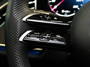 MERCEDES-BENZ E 300 e AMG Sport Premium Distr. LED N&hellip;