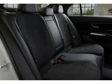 MERCEDES-BENZ E 300 e AMG-Sport DIGITAL 360 Burm Night Distr