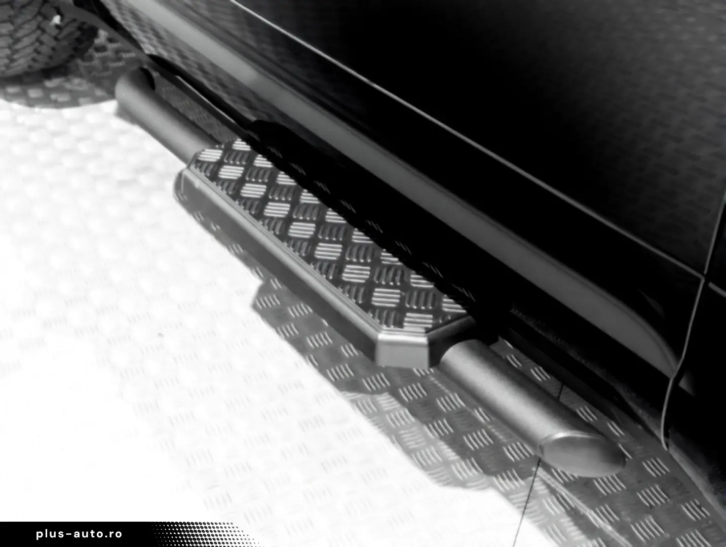 Land Rover Defender 90 Valiance Convertible 5.0 V8 HERITAGE