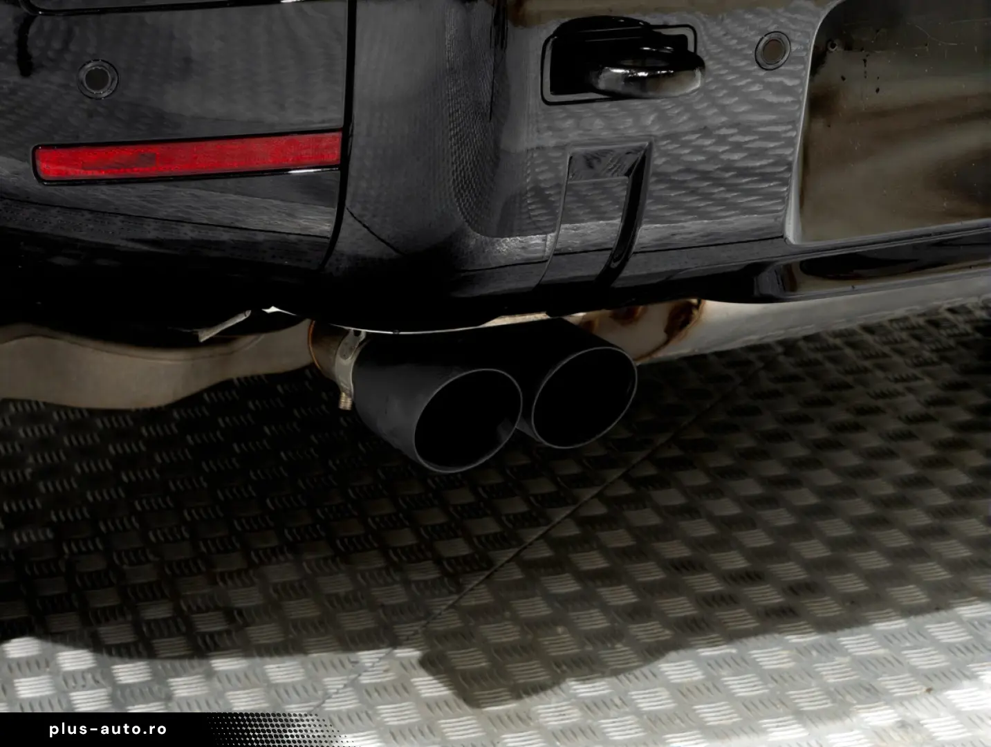 Land Rover Defender 90 Valiance Convertible 5.0 V8 HERITAGE