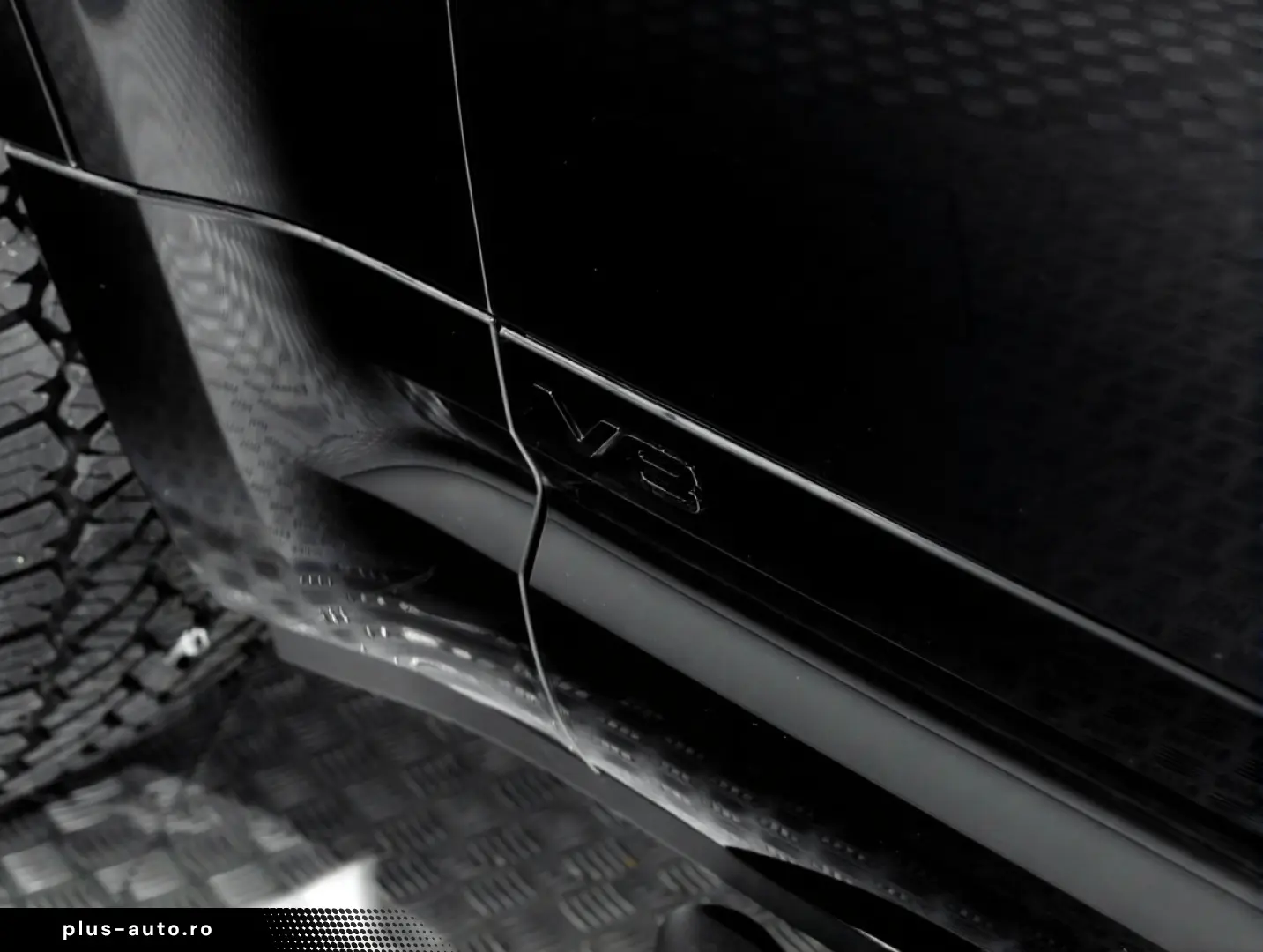 Land Rover Defender 90 Valiance Convertible 5.0 V8 HERITAGE