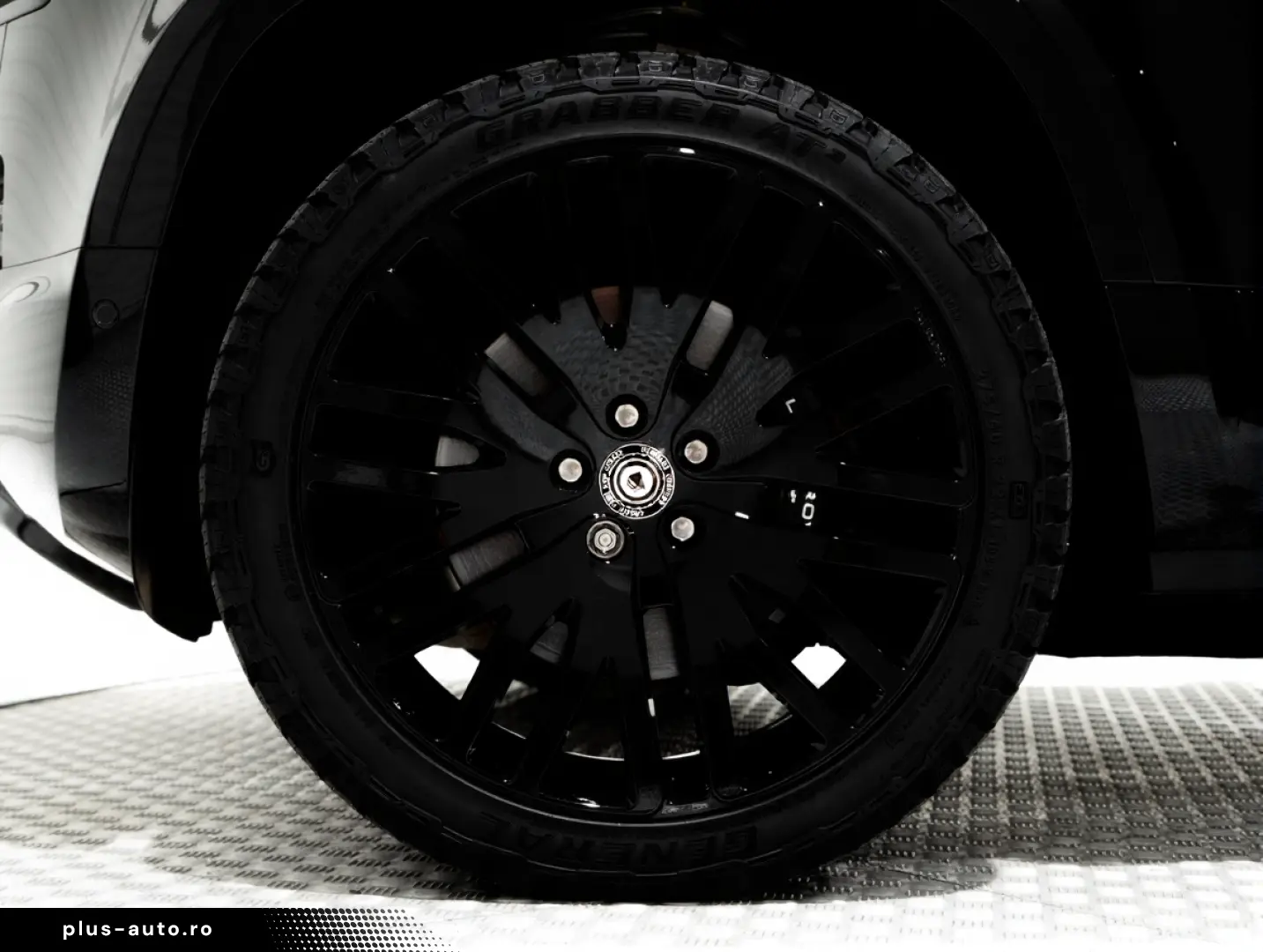 Land Rover Defender 90 Valiance Convertible 5.0 V8 HERITAGE