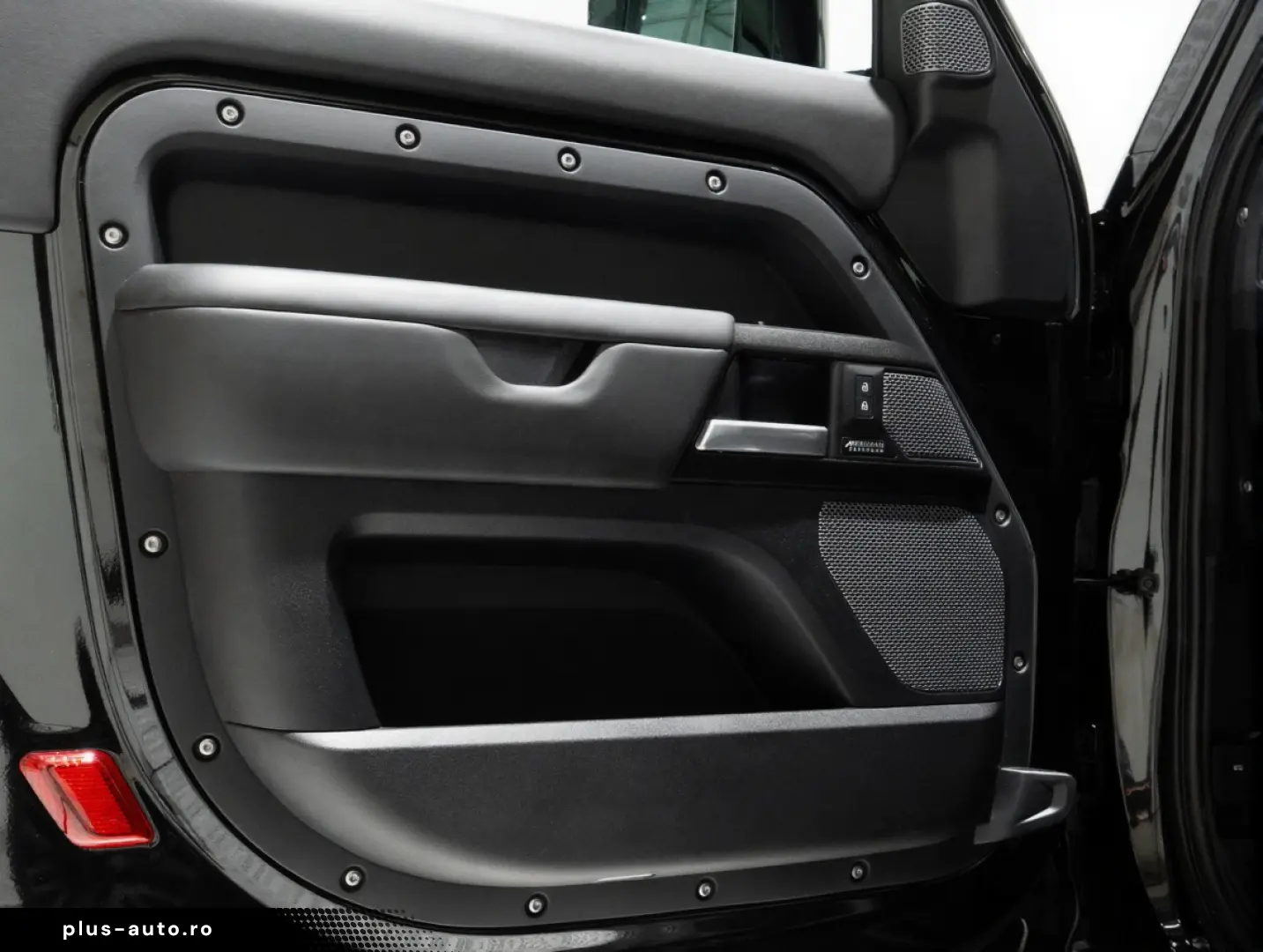 Land Rover Defender 90 Valiance Convertible 5.0 V8 HERITAGE