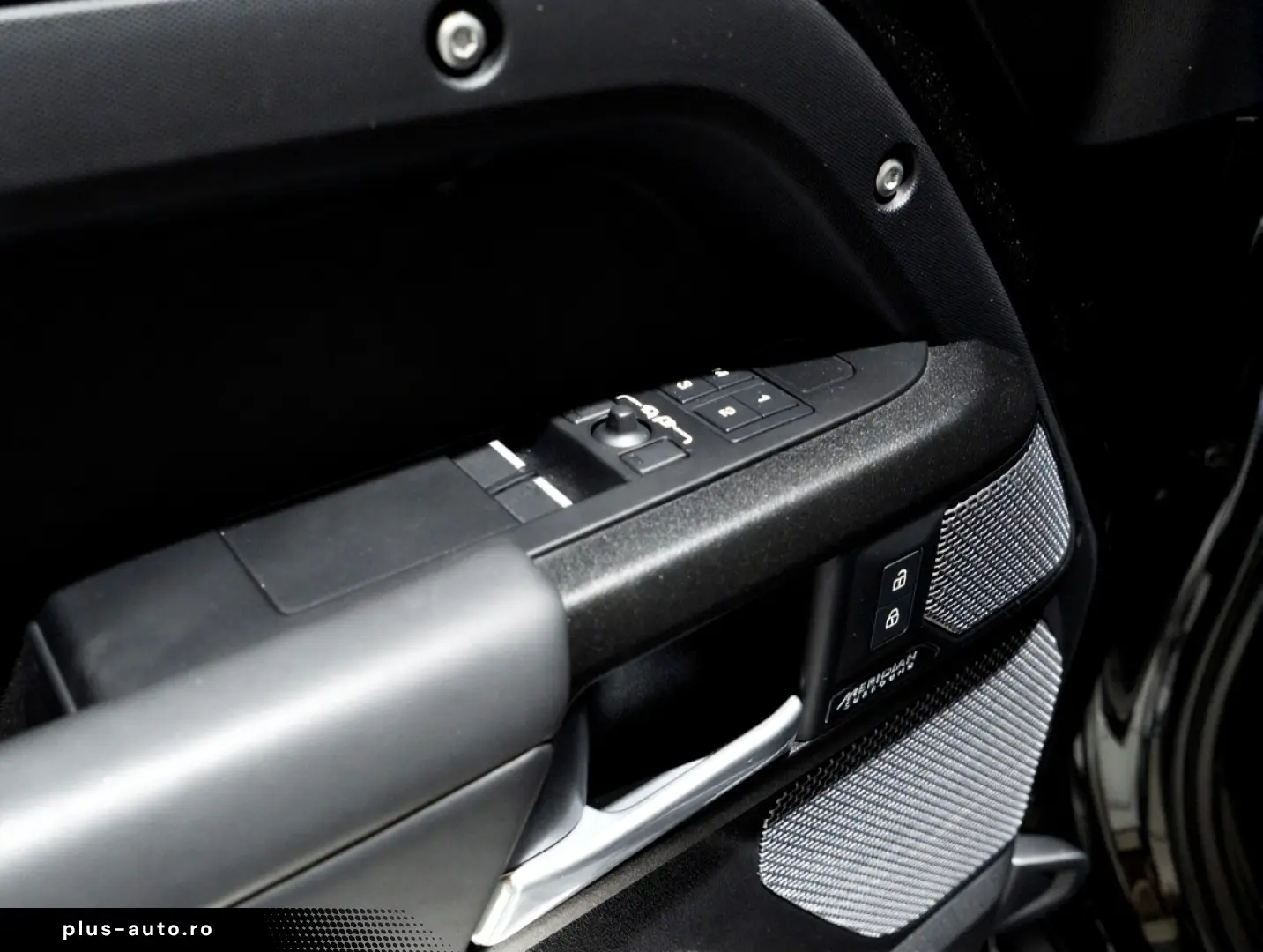 Land Rover Defender 90 Valiance Convertible 5.0 V8 HERITAGE