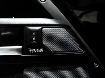 Land Rover Defender 90 Valiance Convertible 5.0 V8 HERITAGE