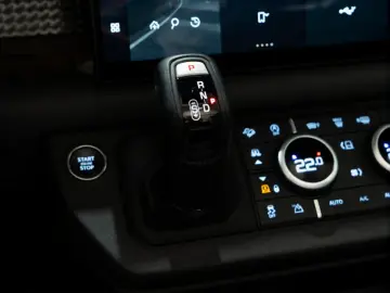 Land Rover Defender 90 Valiance Convertible 5.0 V8 HERITAGE