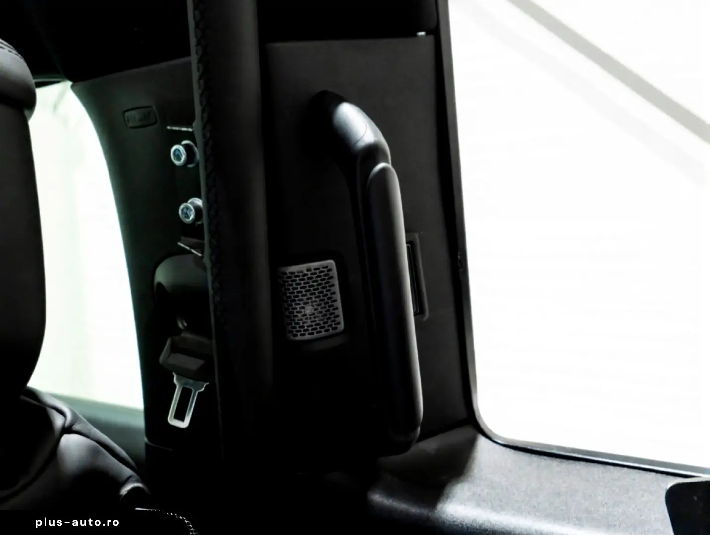 Land Rover Defender 90 Valiance Convertible 5.0 V8 HERITAGE