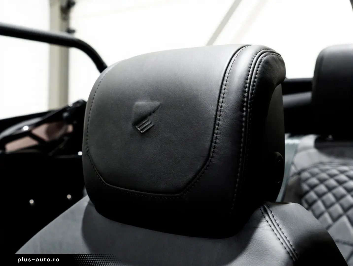 Land Rover Defender 90 Valiance Convertible 5.0 V8 HERITAGE