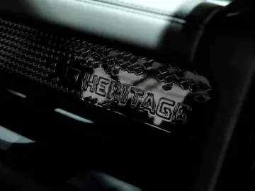 Land Rover Defender 90 Valiance Convertible 5.0 V8 HERITAGE