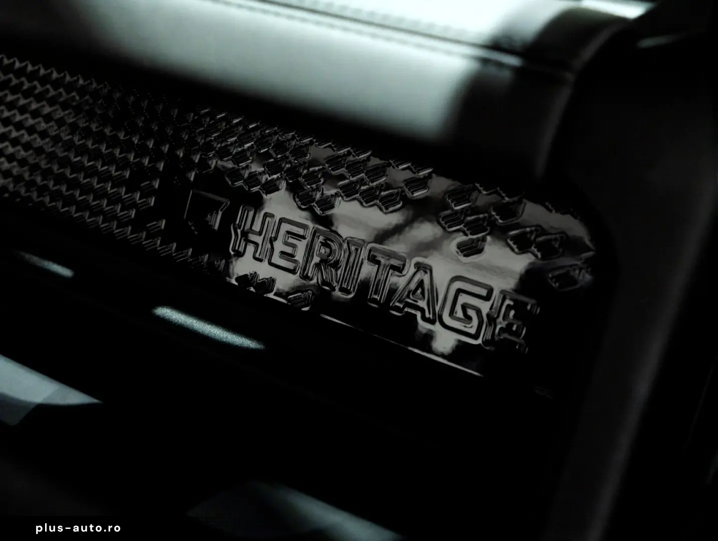 Land Rover Defender 90 Valiance Convertible 5.0 V8 HERITAGE