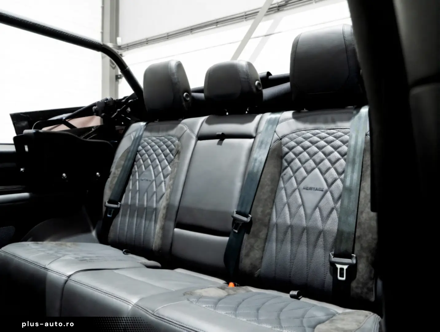 Land Rover Defender 90 Valiance Convertible 5.0 V8 HERITAGE