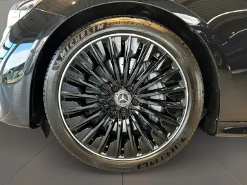 MERCEDES-BENZ E 200 AMG AMG MBUX Superscreen Burm Night Wide