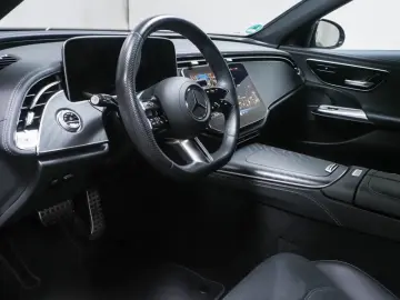 MERCEDES-BENZ E 220 d AMG Night AHK DISTRONIC Ambi KeylessGo