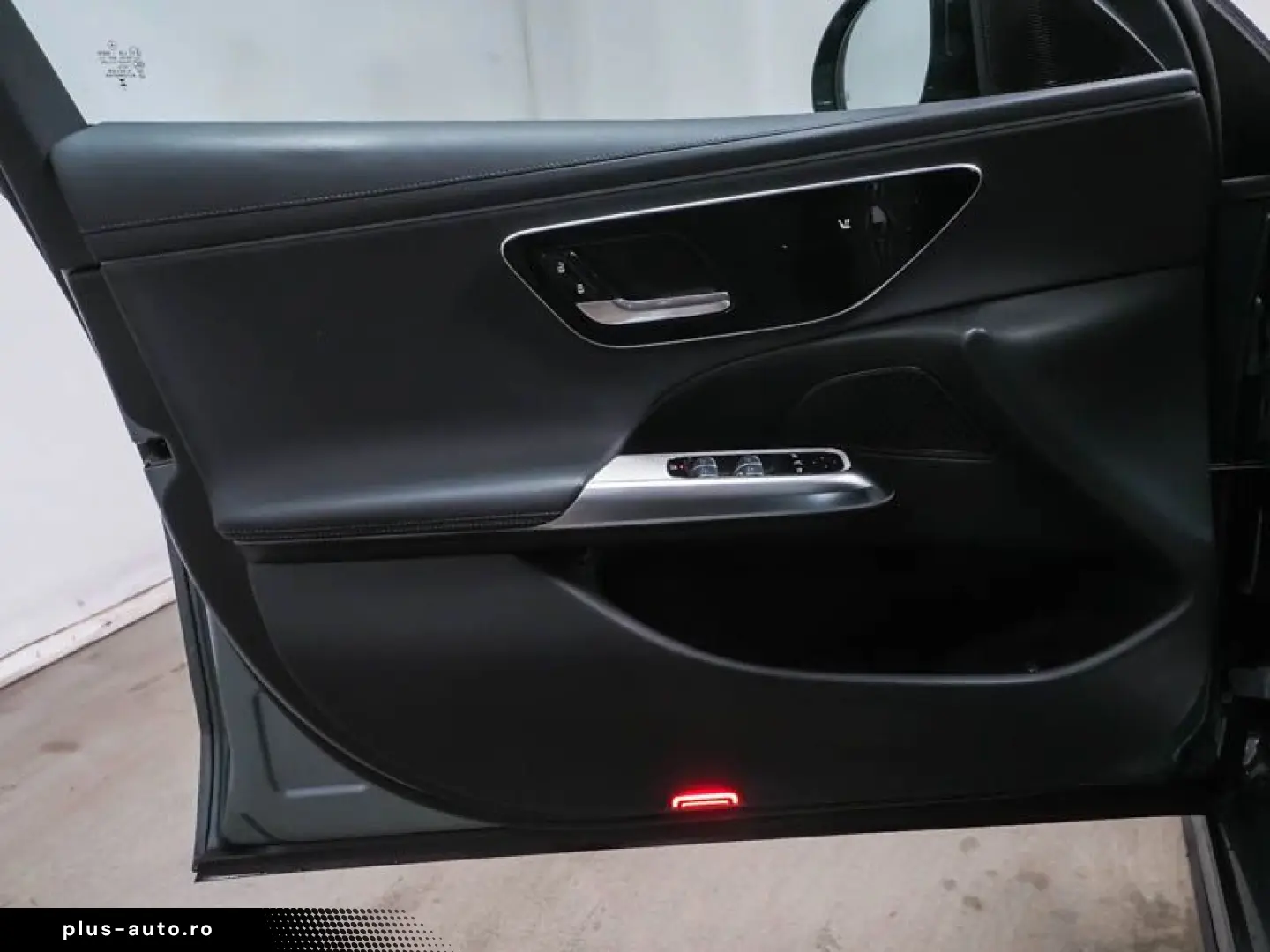 MERCEDES-BENZ E 220 d AMG Night AHK DISTRONIC Ambi KeylessGo