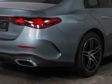 MERCEDES-BENZ E 220 d AMG Night AHK DISTRONIC Ambi KeylessGo