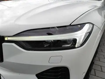 VOLVO XC60 B5 Ultra Dark AWD Luftfederung Bowers&Wilki