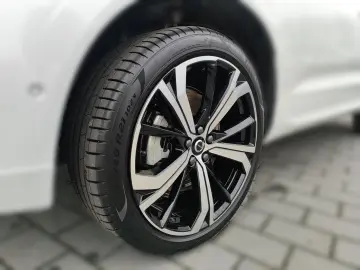 VOLVO XC60 B5 Ultra Dark AWD Luftfederung Bowers&Wilki