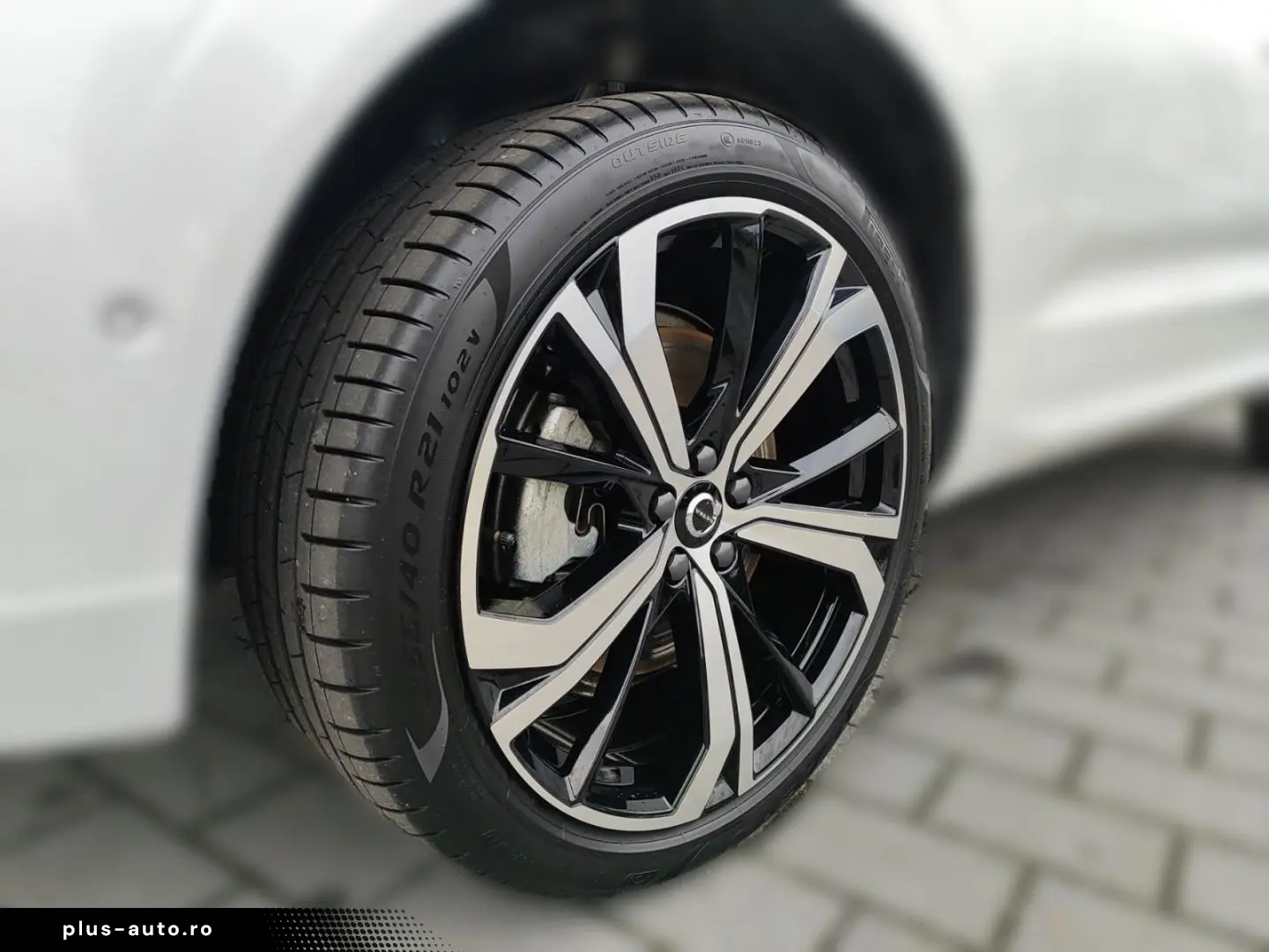 VOLVO XC60 B5 Ultra Dark AWD Luftfederung Bowers&Wilki