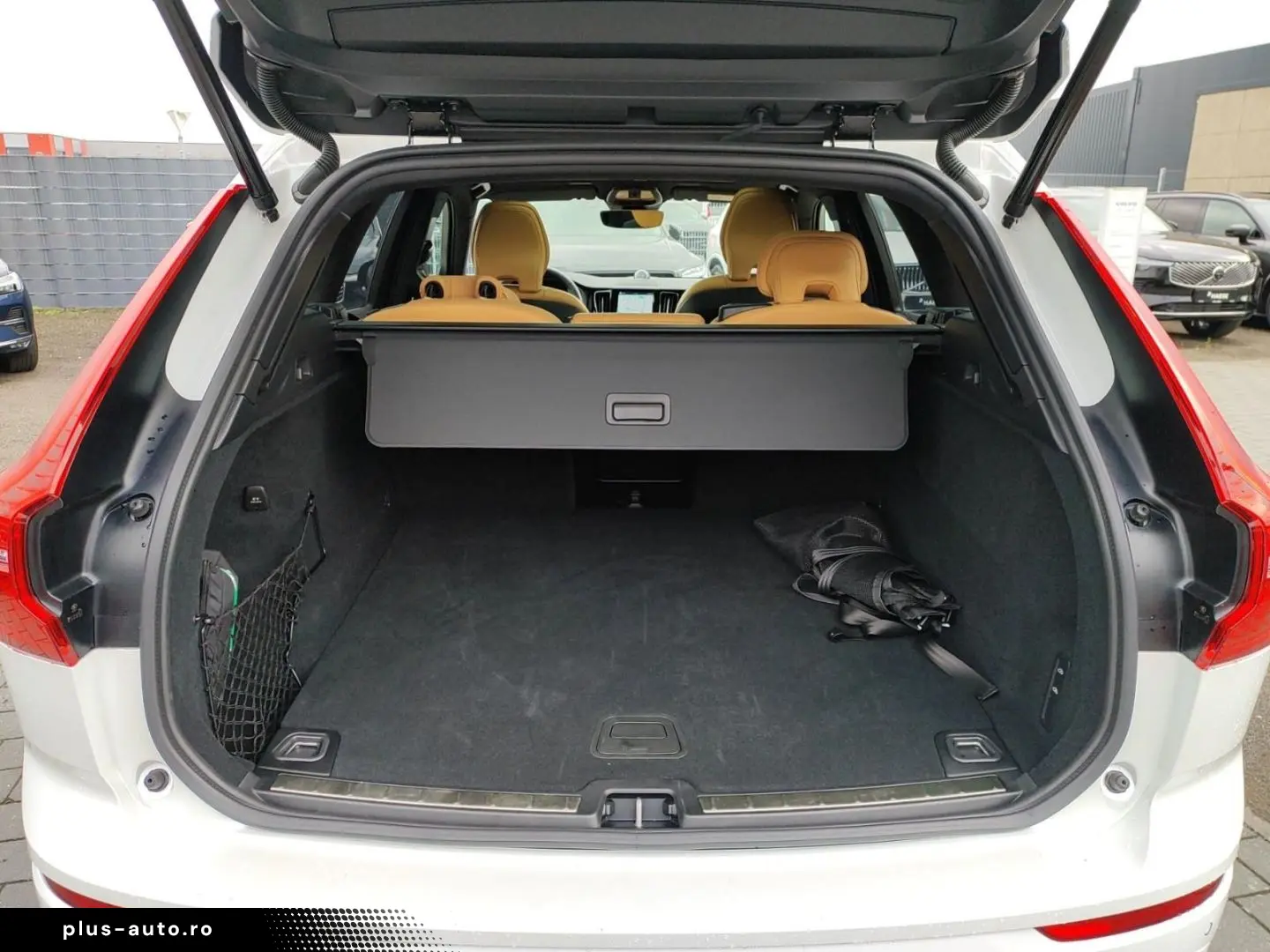 VOLVO XC60 B5 Ultra Dark AWD Luftfederung Bowers&Wilki