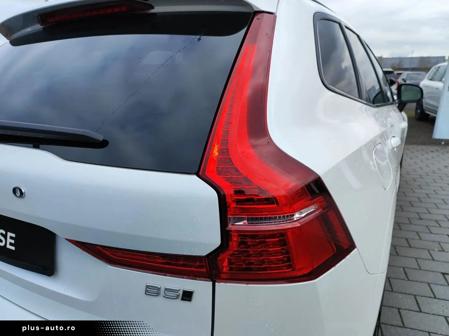 VOLVO XC60 B5 Ultra Dark AWD Luftfederung Bowers&Wilki