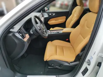 VOLVO XC60 B5 Ultra Dark AWD Luftfederung Bowers&Wilki