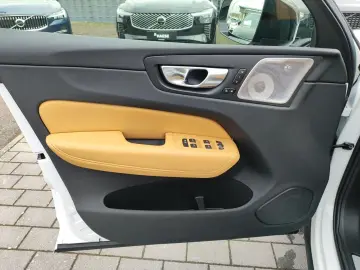 VOLVO XC60 B5 Ultra Dark AWD Luftfederung Bowers&Wilki