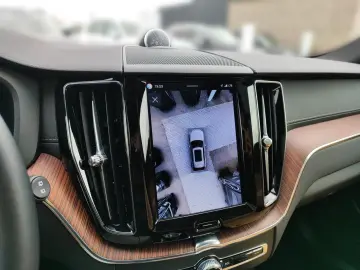 VOLVO XC60 B5 Ultra Dark AWD Luftfederung Bowers&Wilki