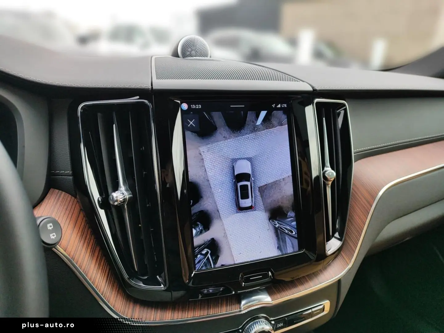 VOLVO XC60 B5 Ultra Dark AWD Luftfederung Bowers&Wilki