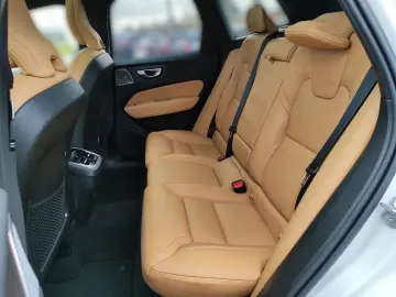 VOLVO XC60 B5 Ultra Dark AWD Luftfederung Bowers&Wilki