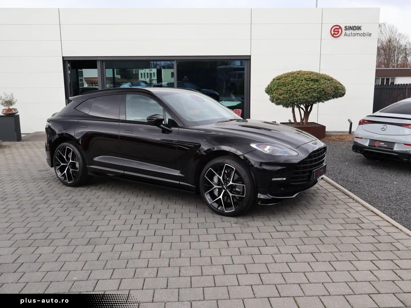 ASTON MARTIN DBX 707 FACELIFT-Pano-B&W-ACC