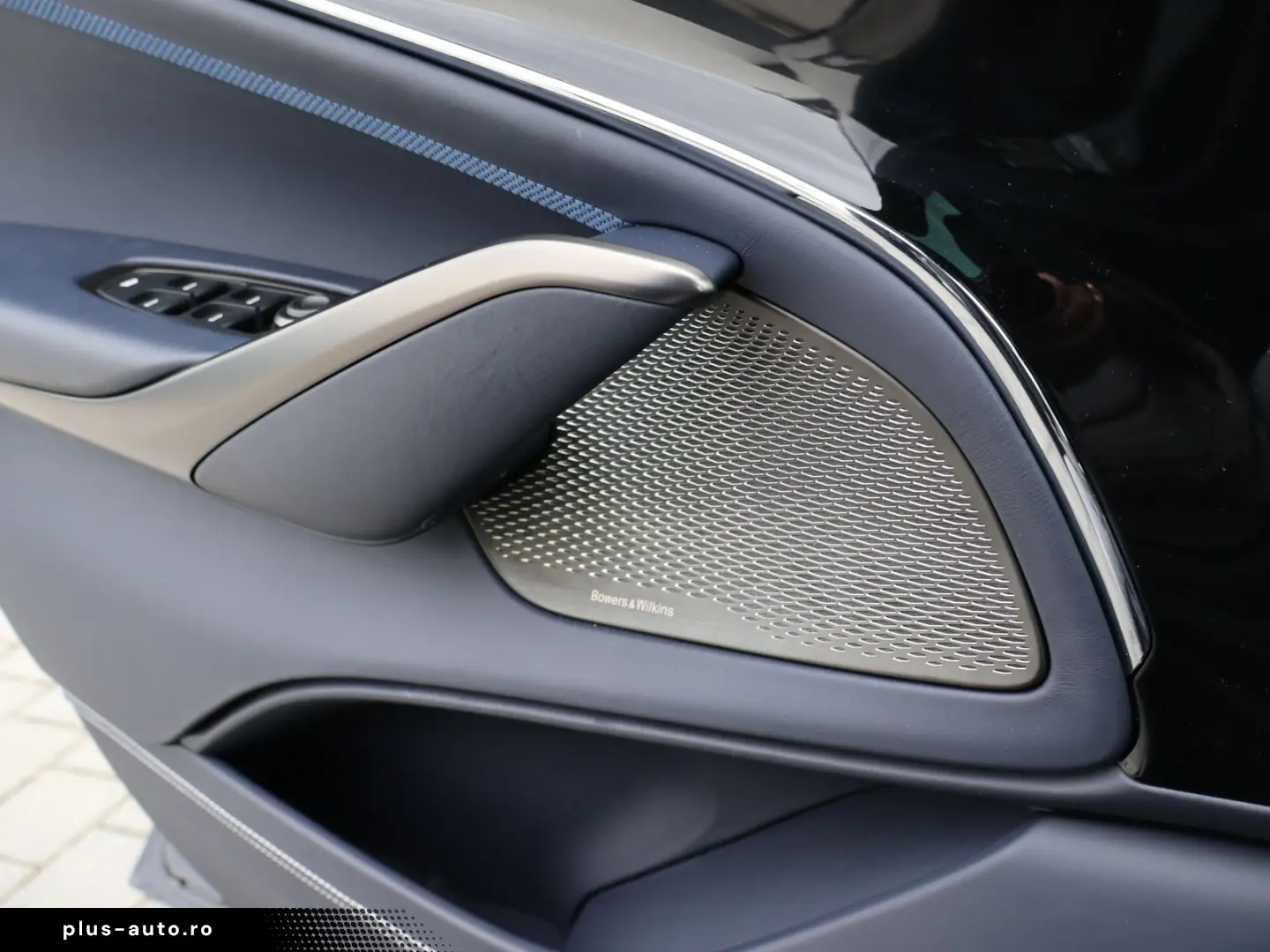 ASTON MARTIN DBX 707 FACELIFT-Pano-B&W-ACC