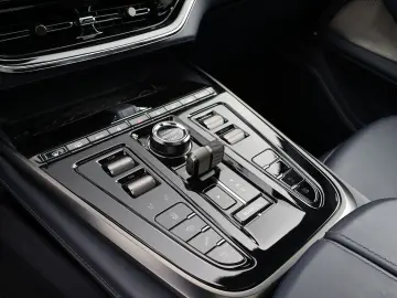 ASTON MARTIN DBX 707 FACELIFT-Pano-B&W-ACC