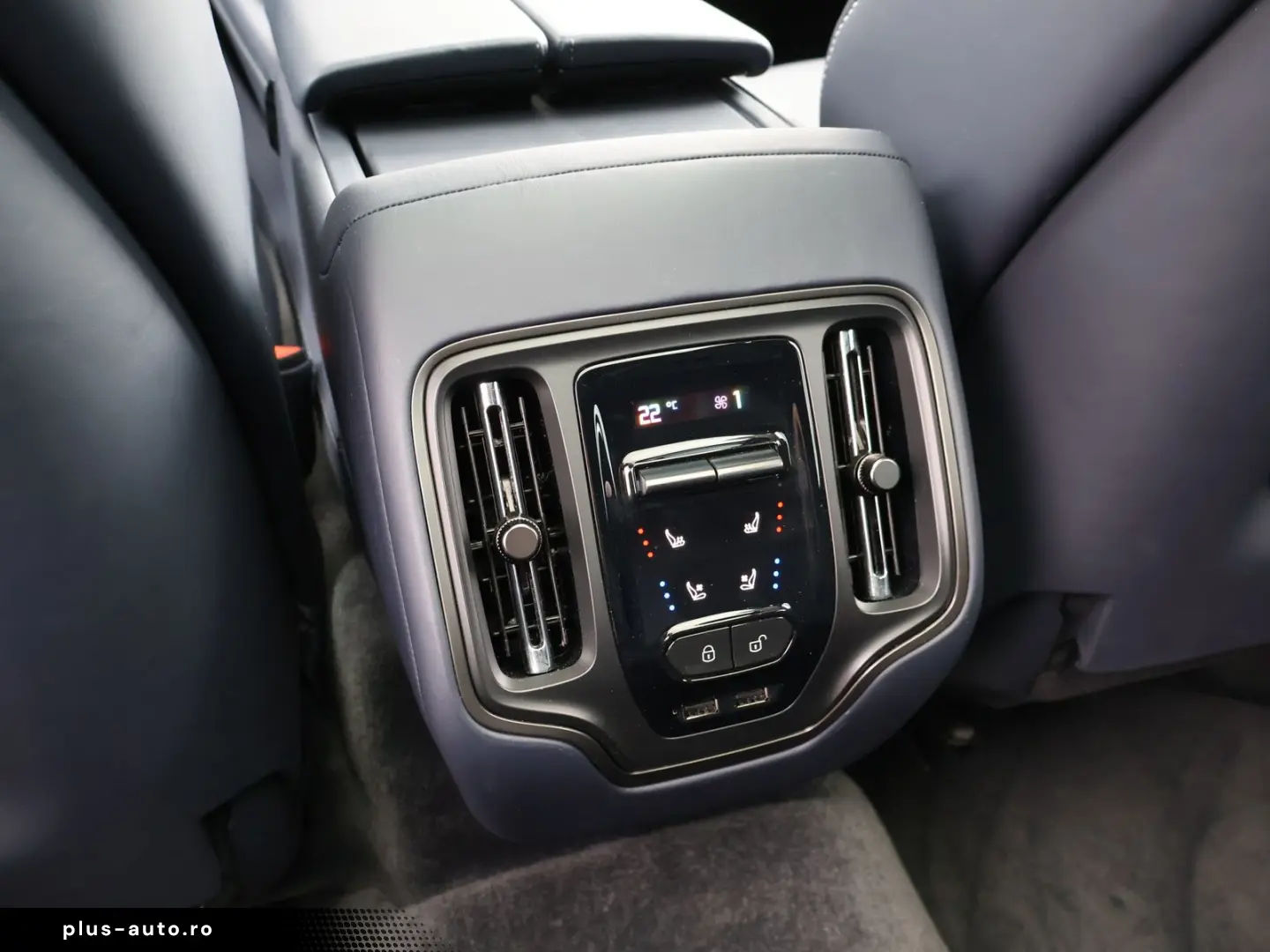 ASTON MARTIN DBX 707 FACELIFT-Pano-B&W-ACC