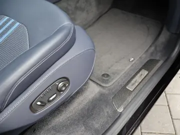 ASTON MARTIN DBX 707 FACELIFT-Pano-B&W-ACC